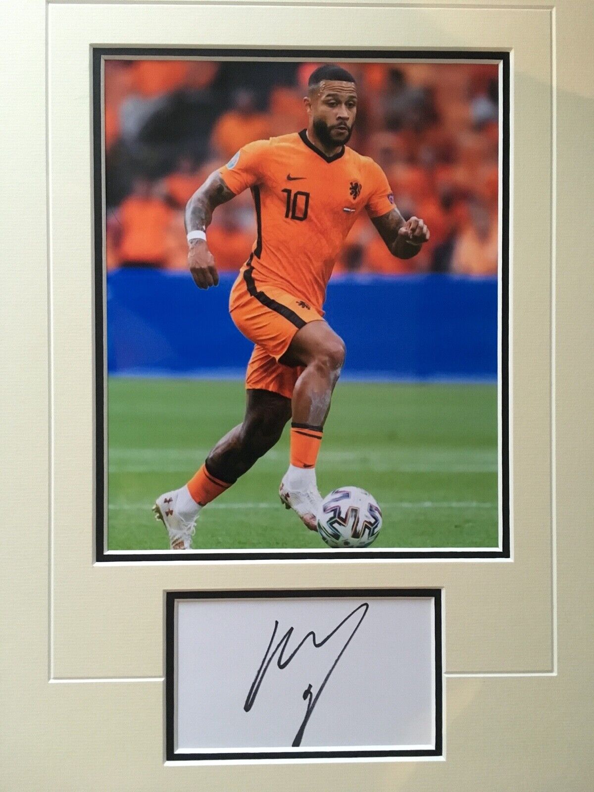 MEMPHIS DEPAY - GREAT DUTCH FOOTBALLER - EXCELLENT SIGNED COLOUR Photo Poster painting DISPLAY