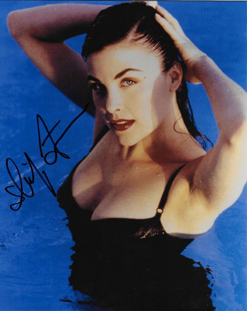 Sherilyn Fenn (Twin Peaks) Original 8X10 Photo Poster painting #7 signed @HollywoodShow