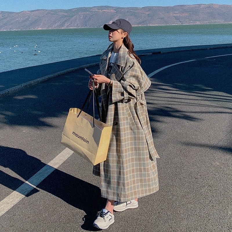Fahsion New Double-Breasted Loose Trench Coat with Belt Plaid Duster Coat for Lady Spring Autumn Female Outerwear Loose Oversize