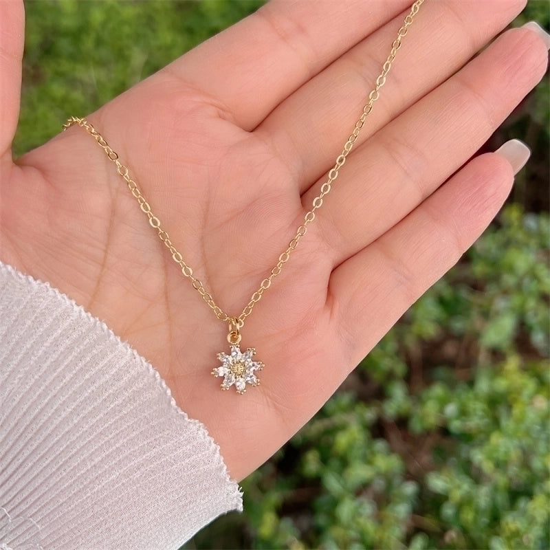 Copper 18K Gold Plated Minimalist Classic Style Flower Plating Inlay Zircon Pendant Necklace