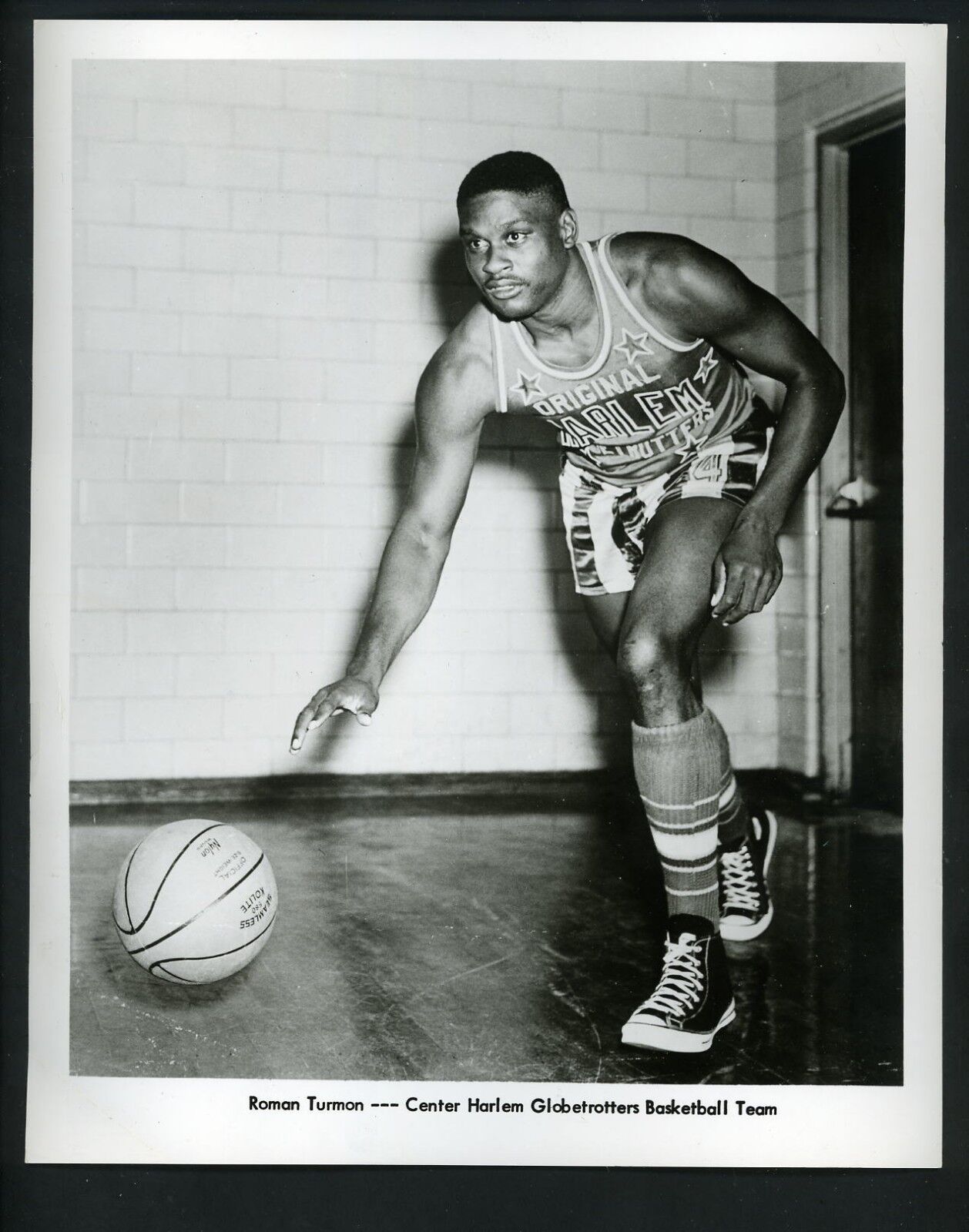 Roman Turmon 1959 Harlem Globetrotters Press Photo Poster painting