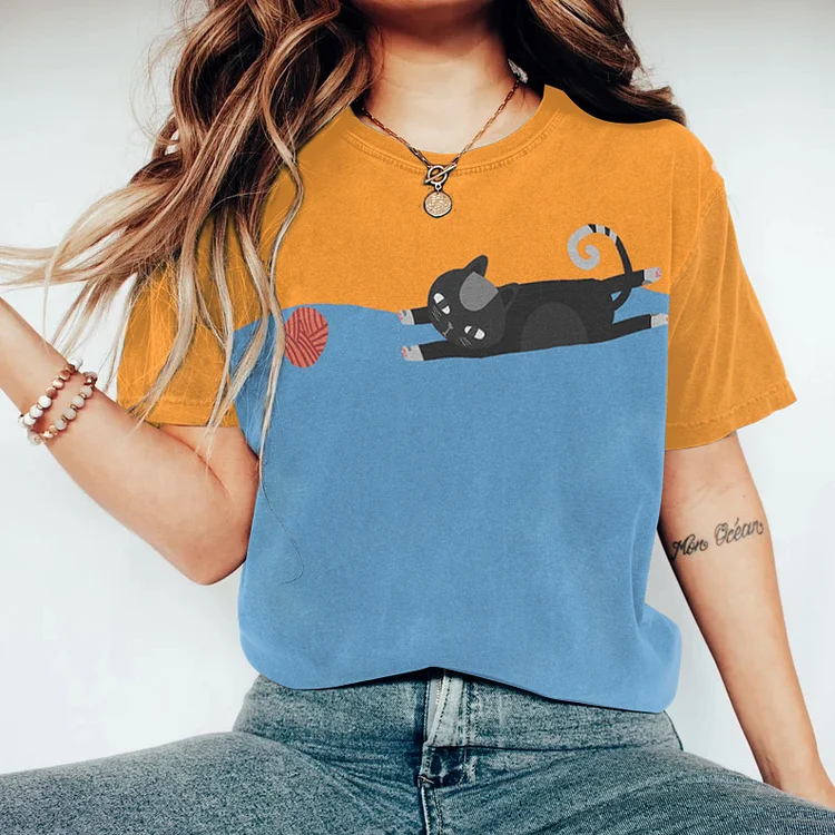 Abstract Creative Funny Cat Playing With Yarn Ball Art T-Shirt