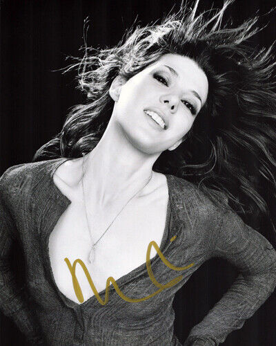 Autographed Photo Poster painting Marisa Tomei signed 8 x 10