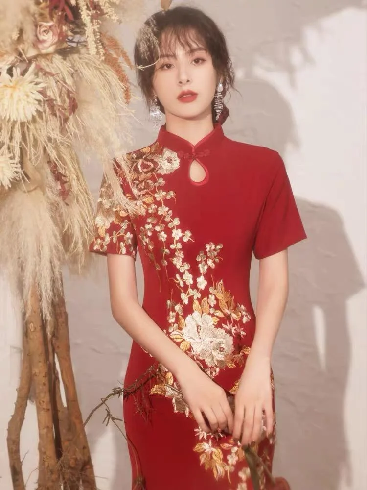 Floral embroidery, butterfly mesh fabric, long red Qipao