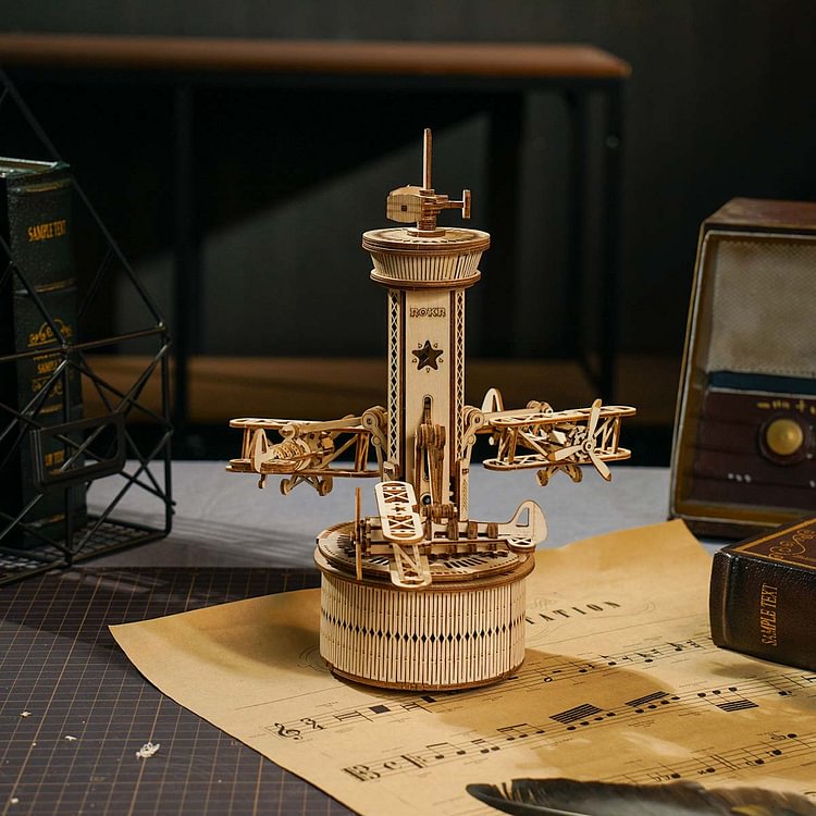 ROKR Flugzeugkontrollturm Mechanische Spieluhr AMK41