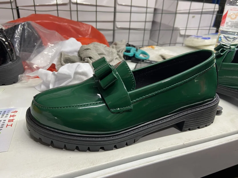 Yyvonne New Patent Leather Bright Eso And Retro Lefu Shoes Large-Size Fashion Casual Single Shoes