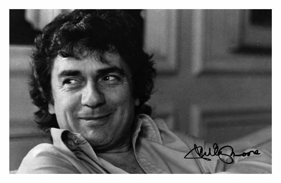 DUDLEY MOORE AUTOGRAPH SIGNED Photo Poster painting POSTER PRINT