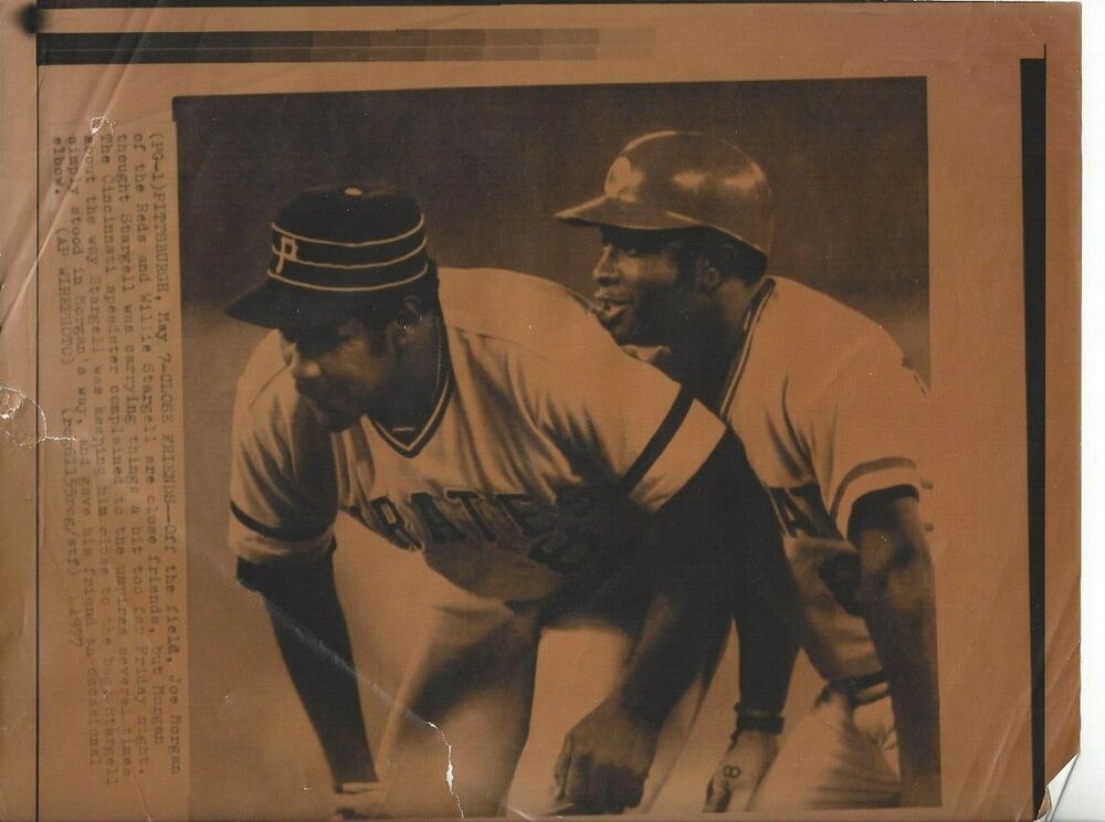 Original 1977 Wire Photo Poster painting 8x10 Willie Stargell Joe Morgan HOF Bends Rare B805