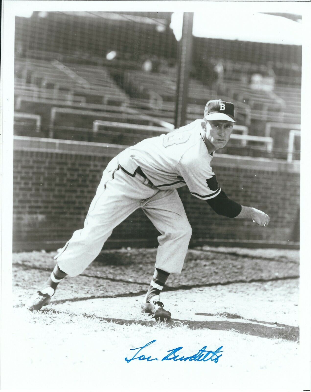 Signed 8x10 LOU BURDETTE Milwaukee Braves Autographed Photo Poster painting - COA