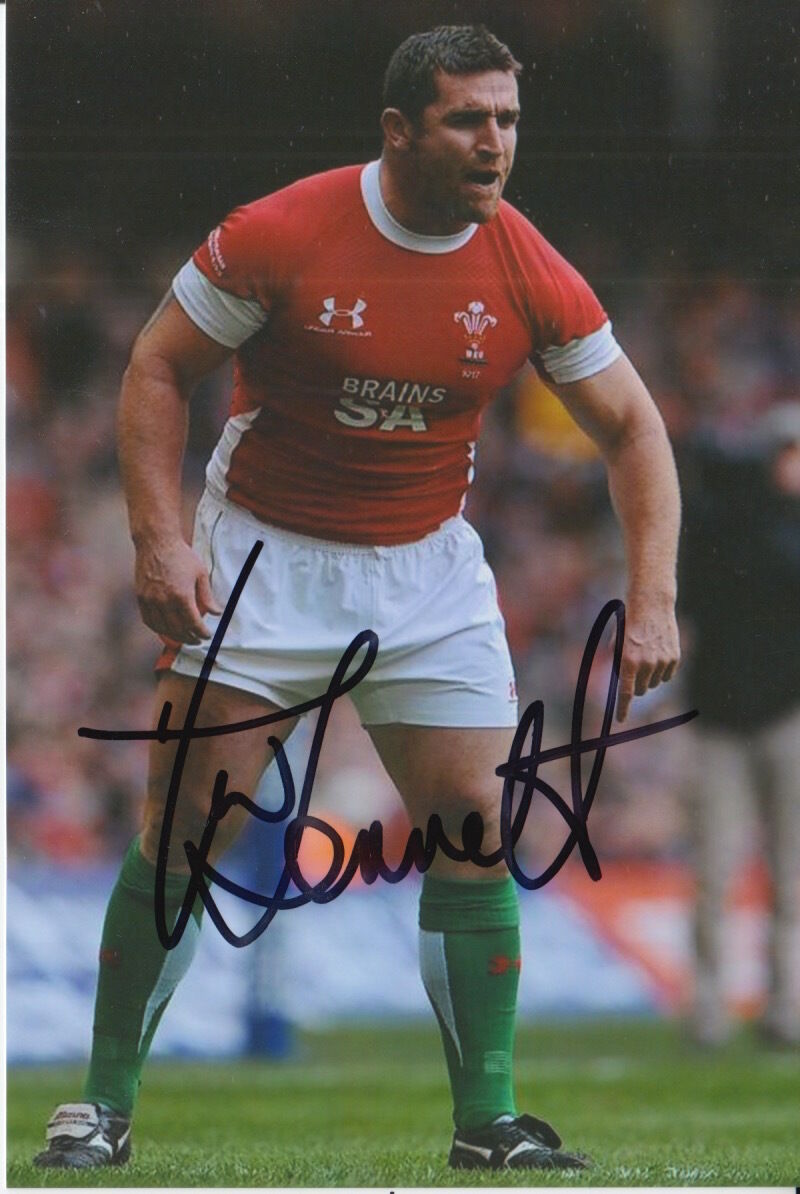 WALES HAND SIGNED HUW BENNETT 6X4 Photo Poster painting RUGBY UNION AUTOGRAPH 9.