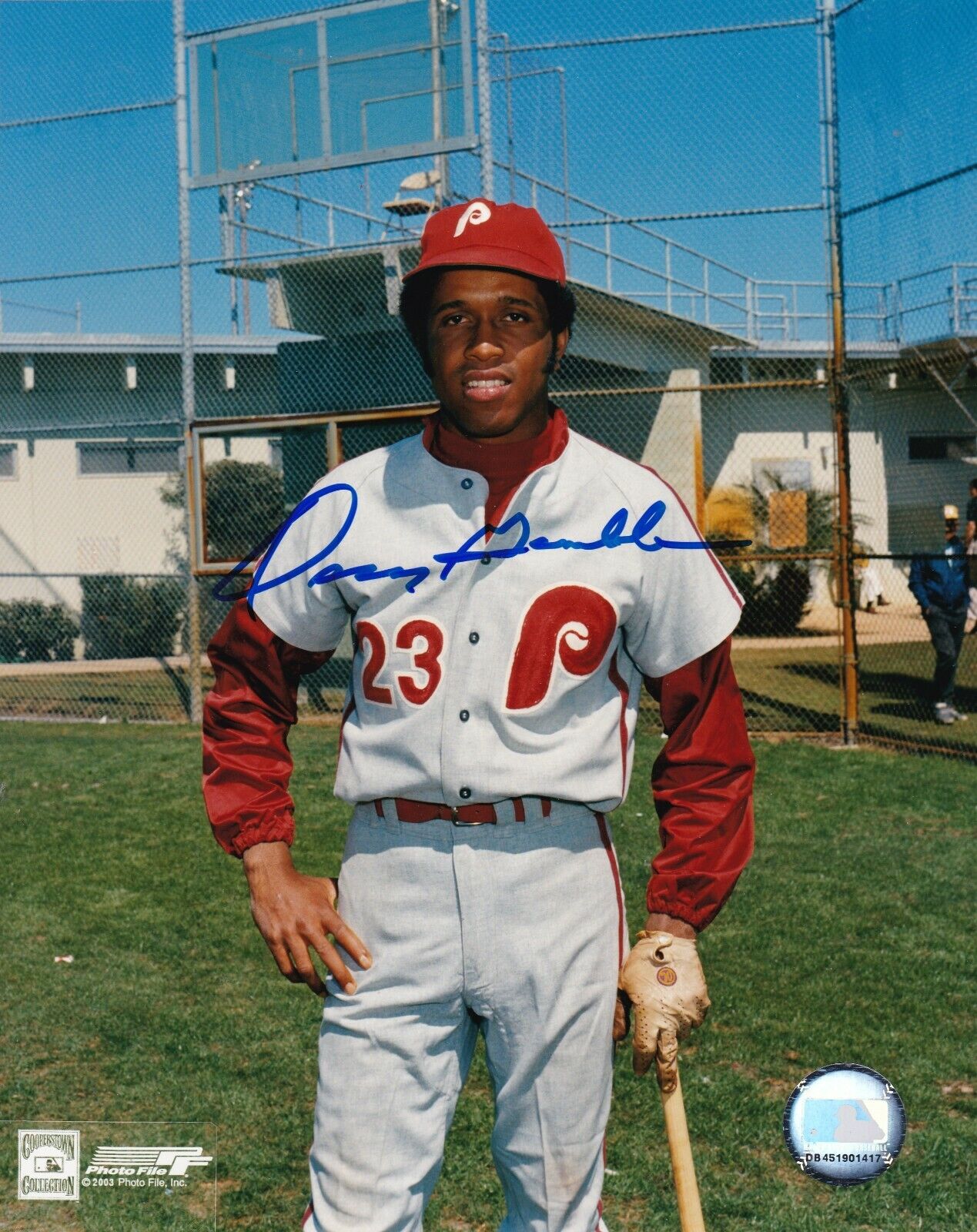 OSCAR GAMBLE PHILADELPHIA PHILLIES ACTION SIGNED 8x10