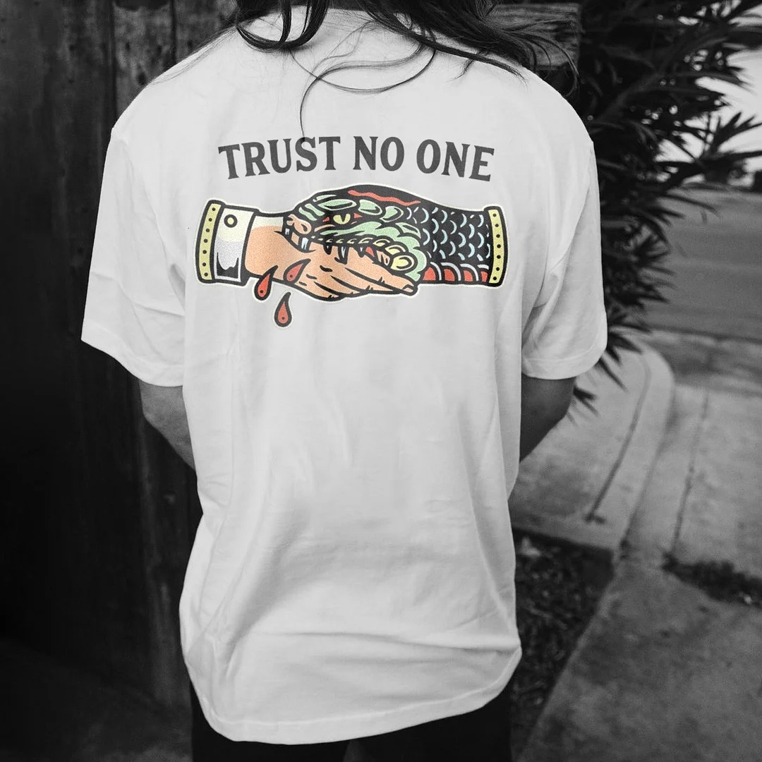 Trust no one snake designer fashion T-shirt -  