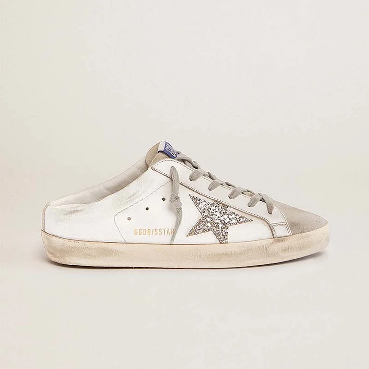 Golden Goose Super-Star Sabot con estrella de brillo platino y lengüeta de gamuza