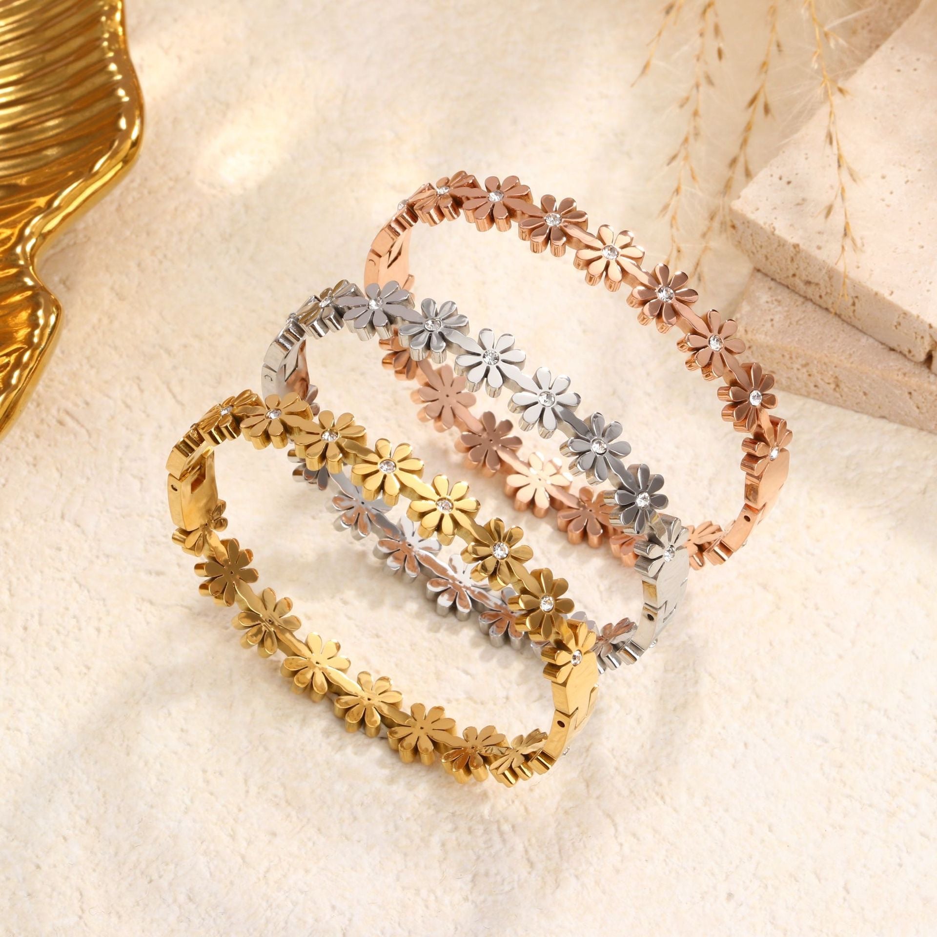 Bracelet Women'S Buckle Small Daisy Flower Bracelet Fashion Stainless Steel Bracelet Small Flower Jewelry