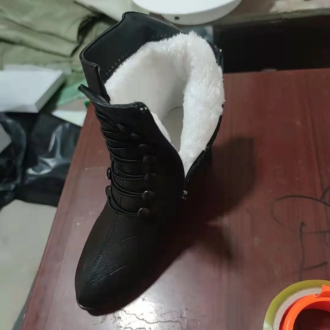 Mother boots winter boots, women's mid-heeled thick heels plus velvet plus size snow boots, double-breasted leather boots wedges