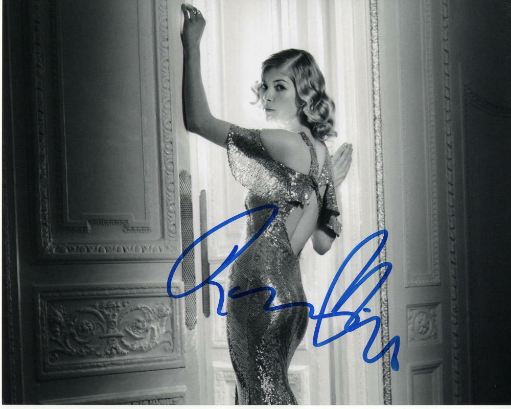 ROSAMUND PIKE SIGNED AUTOGRAPHED 8X10 Photo Poster painting - BOND GIRL DIE ANOTHER DAY BEAUTY 3