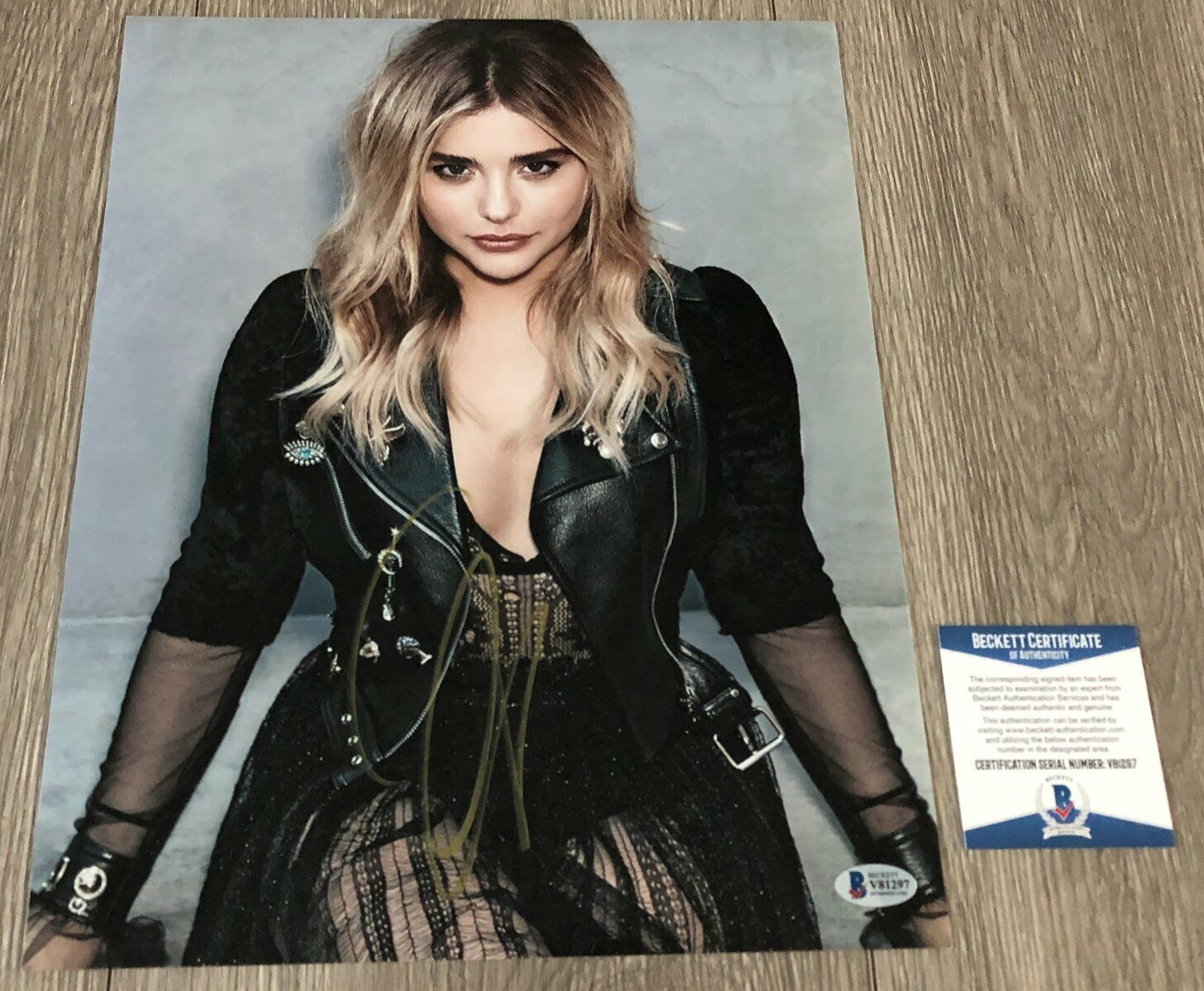 CHLOE GRACE MORETZ CARRIE KICK ASS SIGNED 11x14 Photo Poster painting w/EXACT PROOF BECKETT COA