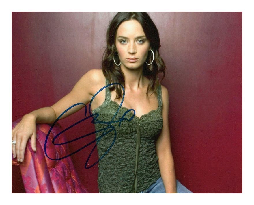 EMILY BLUNT AUTOGRAPHED SIGNED A4 PP POSTER Photo Poster painting PRINT 4