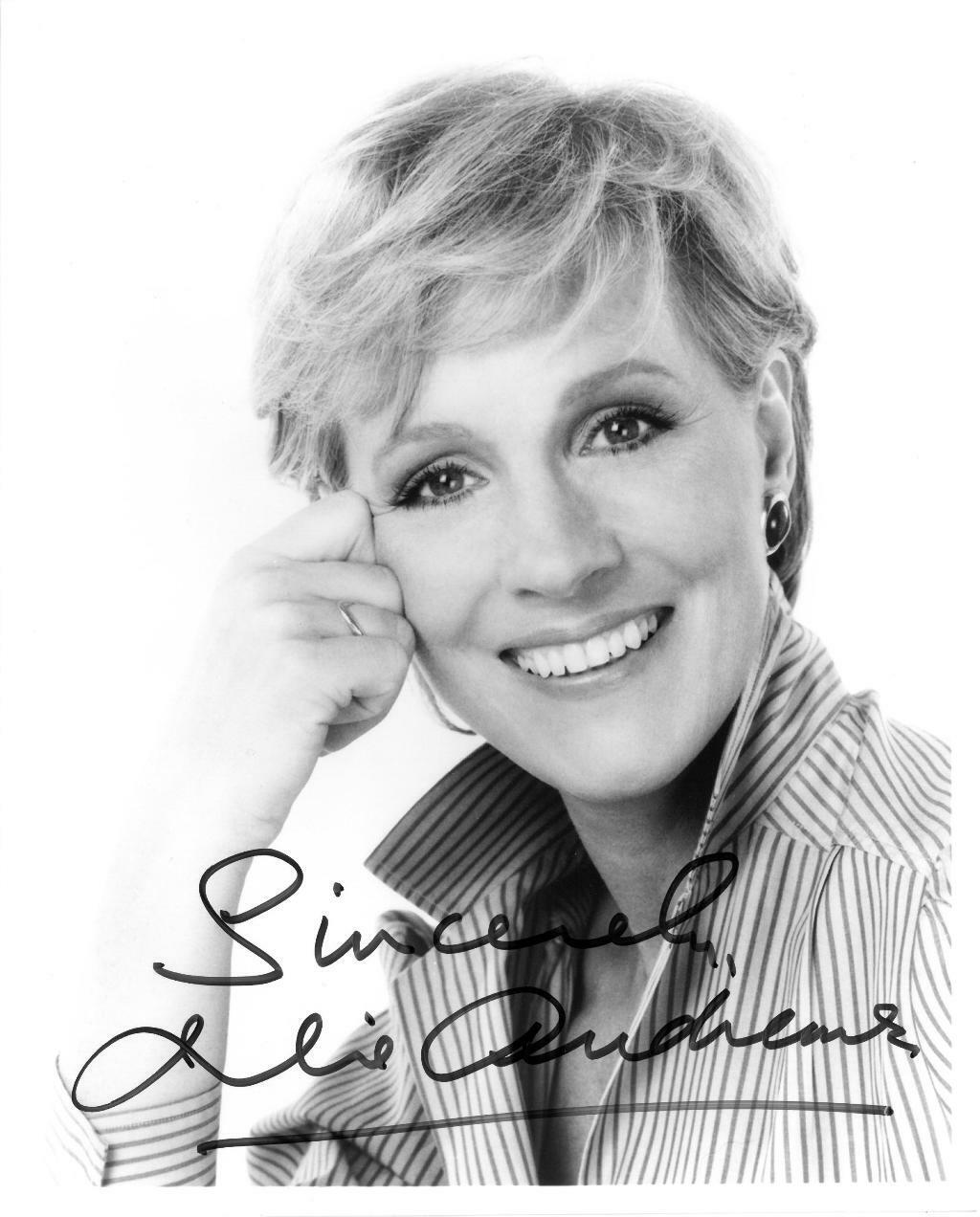 Julie Andrews Signed Authentic Autographed 8x10 B/W Photo Poster painting BECKETT #Y75271