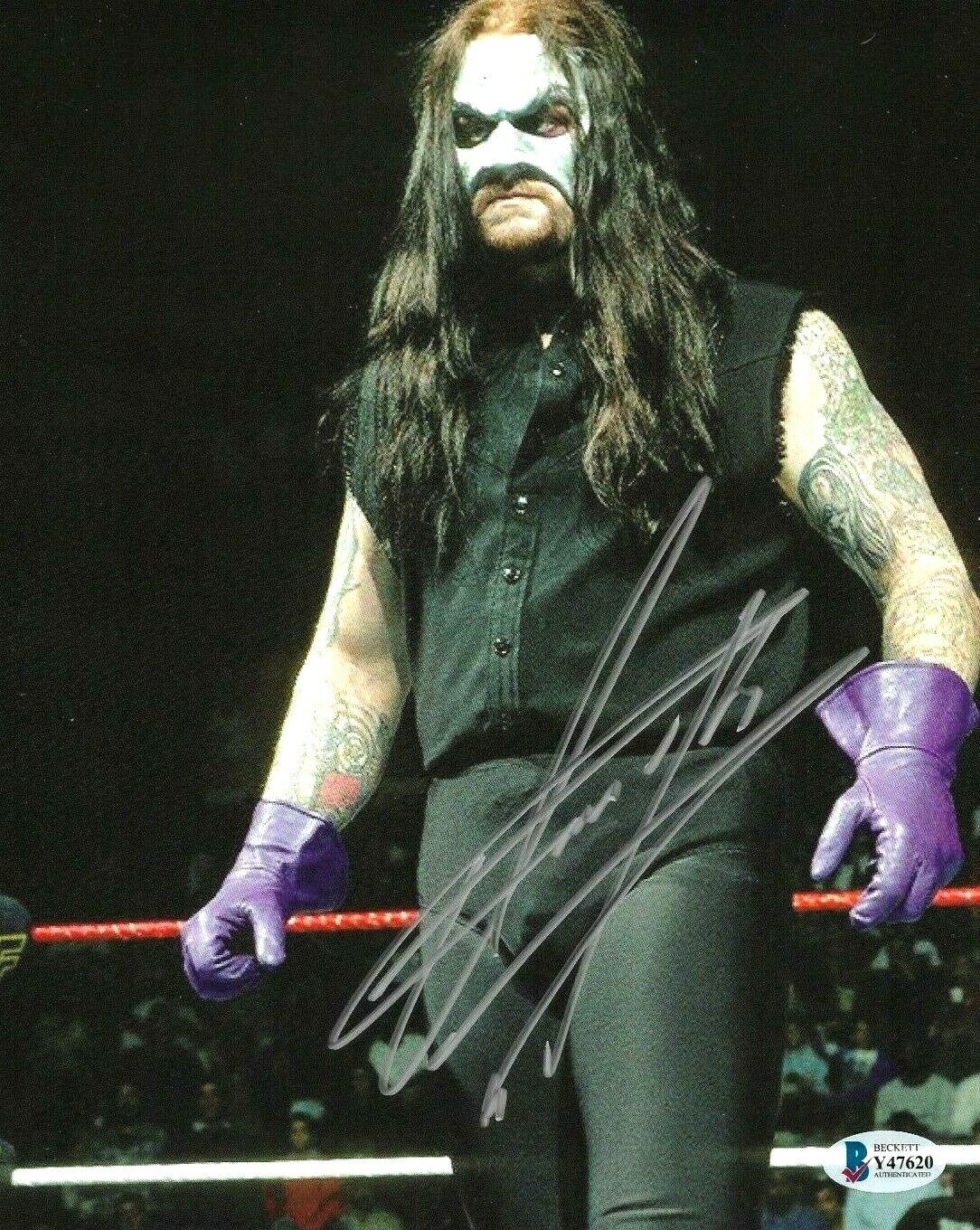 WWE THE UNDERTAKER HAND SIGNED AUTOGRAPHED 8X10 Photo Poster painting WITH BECKETT COA RARE 18