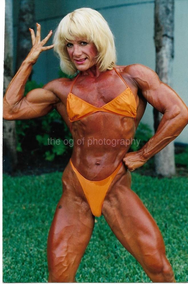 MUSCLE WOMAN 80's 90's FOUND Photo Poster painting Color FEMALE BODYBUILDER Original EN 17 46 F