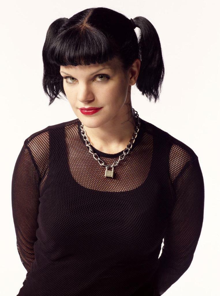 Pauley Perrette 8x10 Picture Simply Stunning Photo Poster painting Gorgeous Celebrity #110