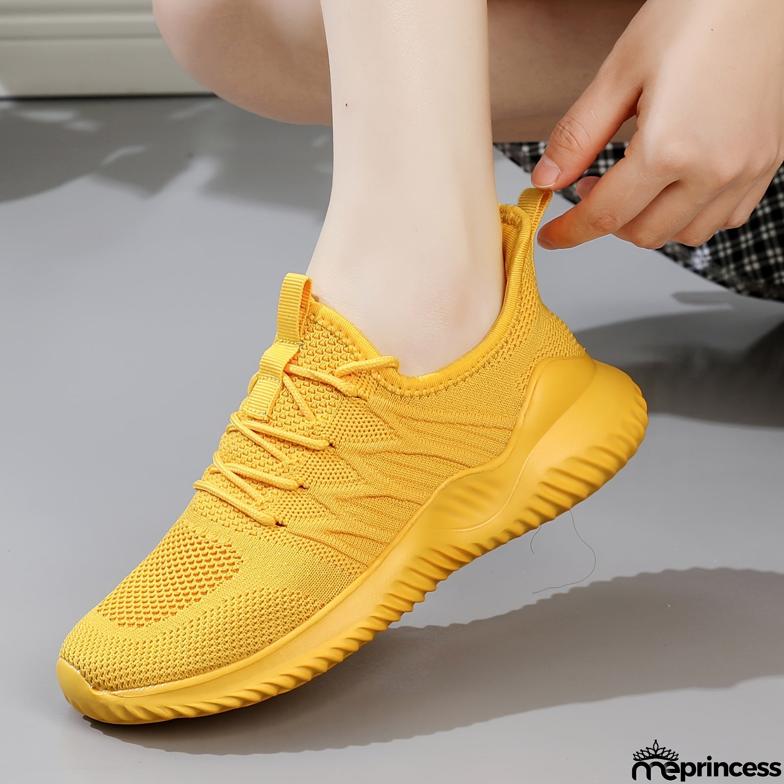 Feminine and fresh summer piece