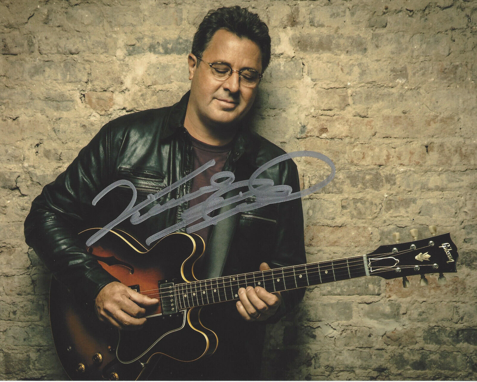 VINCE GILL - COUNTRY SINGER THE EAGLES - SIGNED AUTHENTIC 8x10 Photo Poster painting C w/COA