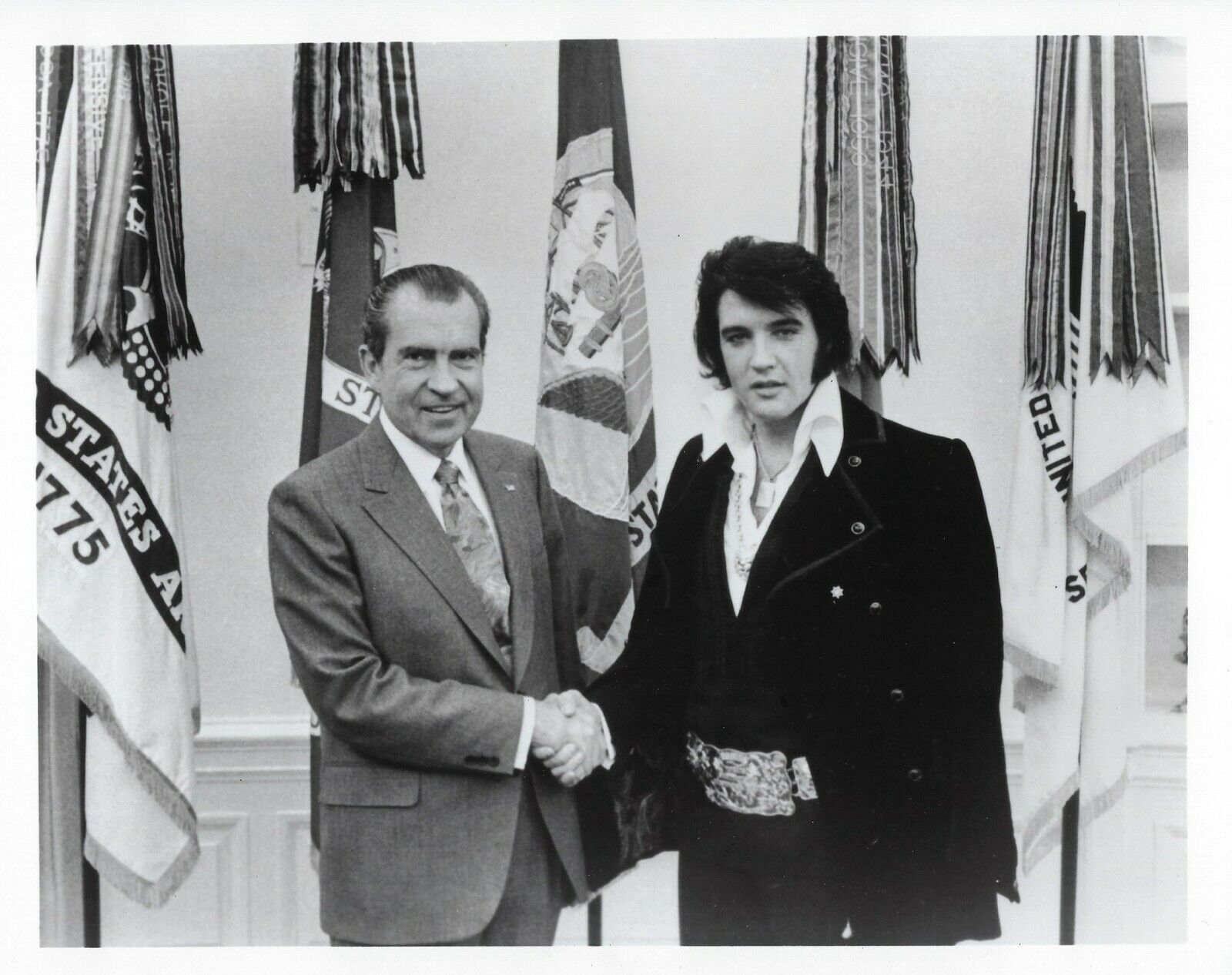 RICHARD NIXON & ELVIS PRESLEY 8X10 Photo Poster painting US USA PRESIDENT PICTURE