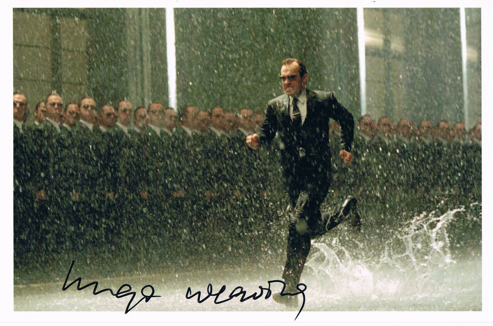 Hugo Weaving 1960- genuine autograph 7.5x10.5