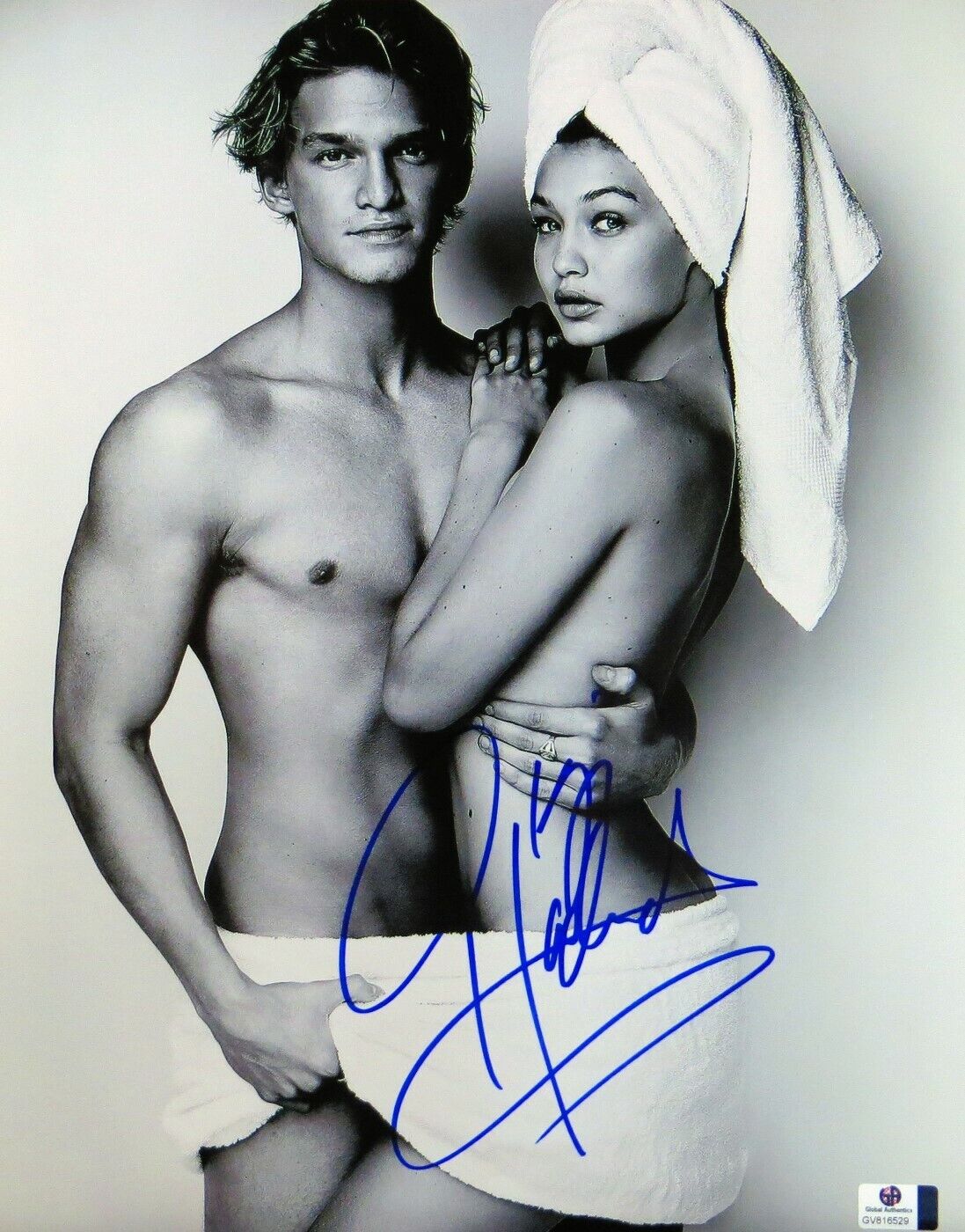 Gigi Hadid Signed Autographed 11X14 Photo Poster painting Sexy Hair Wrapped in Towel GV816529