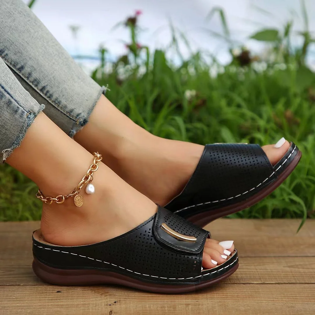 Tanguoant Tanguoant Thick Bottom Hollow Slippers Female Large Size Leisure Foot Pedal Stitching Metal Sequined Sandals