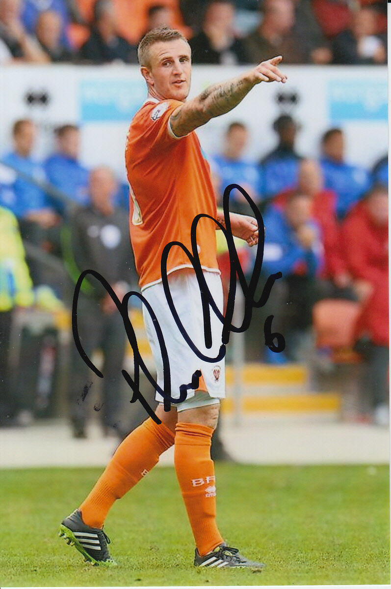 BLACKPOOL HAND SIGNED PETER CLARKE 6X4 Photo Poster painting 1.