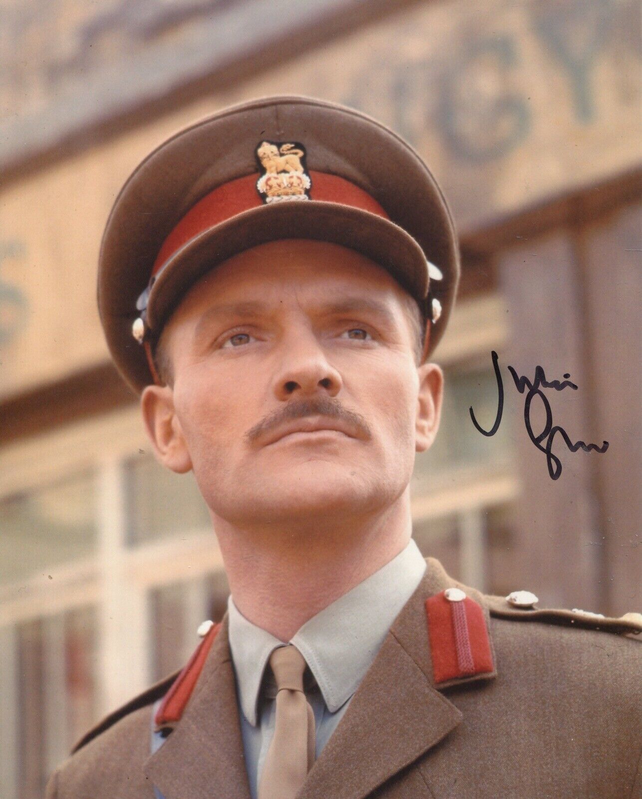 Actor Julian Glover signed QUATERMASS & THE PIT movie 8x10 Photo Poster painting