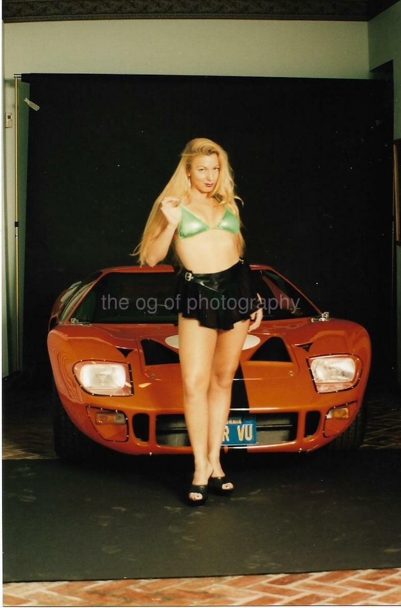 CAR MODEL Blonde Woman FOUND Photo Poster paintingGRAPH ColorOriginal 99 10 B