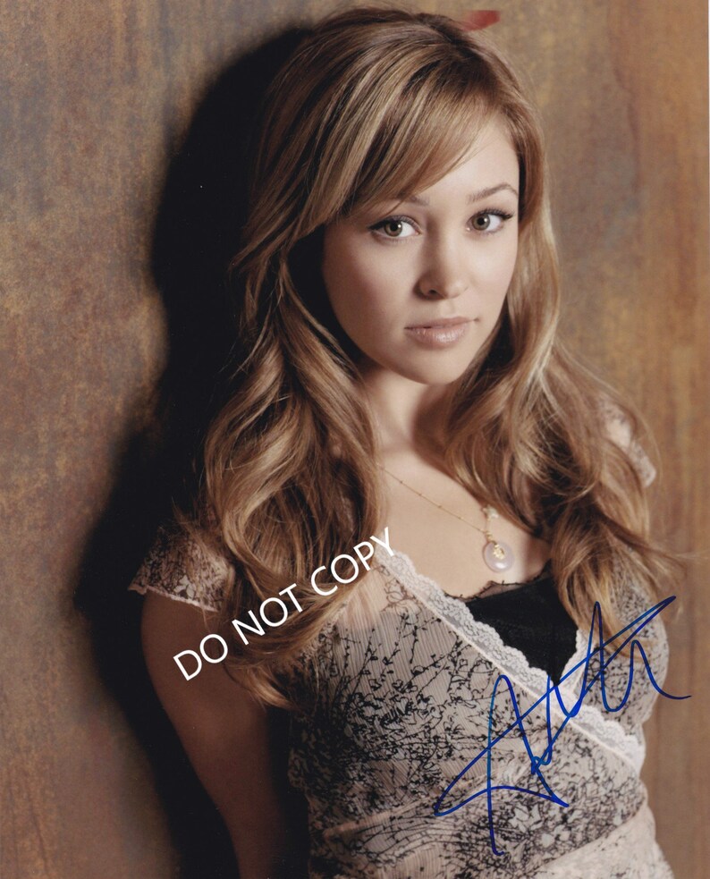 AUTUMN REESER 8 x10 20x25 cm Autographed Hand Signed Photo Poster painting