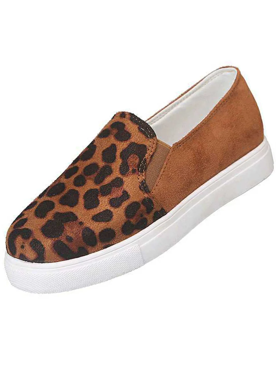 Leopard Printed Round Toe Flat Sneakers