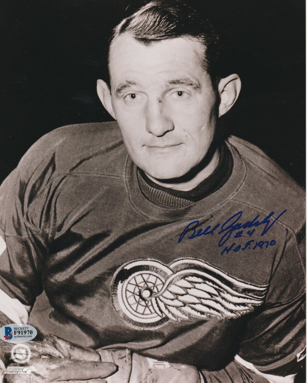 BILL GADSBY (Detroit Red Wings) Signed 8x10 Photo Poster painting with Beckett COA & HOF Inscrip