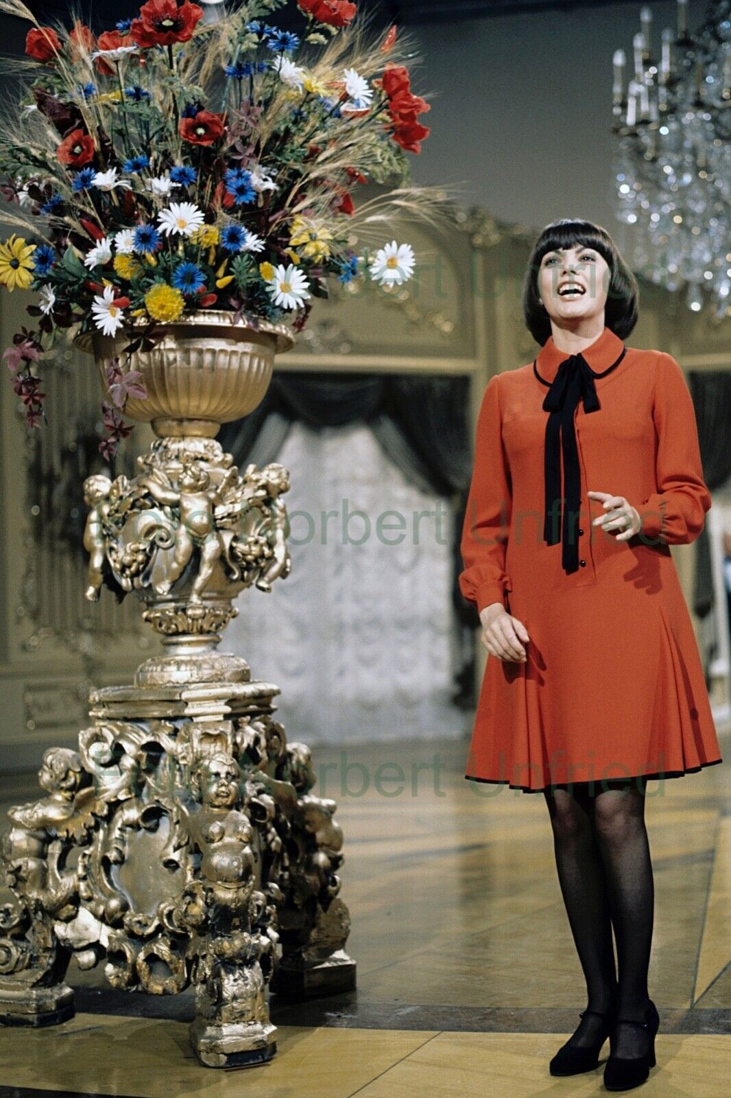 Mireille Mathieu 10 X 15 CM Photo Poster painting Without Autograph (Star-4