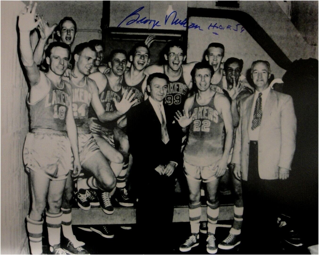 George Mikan Hand Signed Autographed 16x20 Photo Poster painting MPLS Lakers Team Celebration