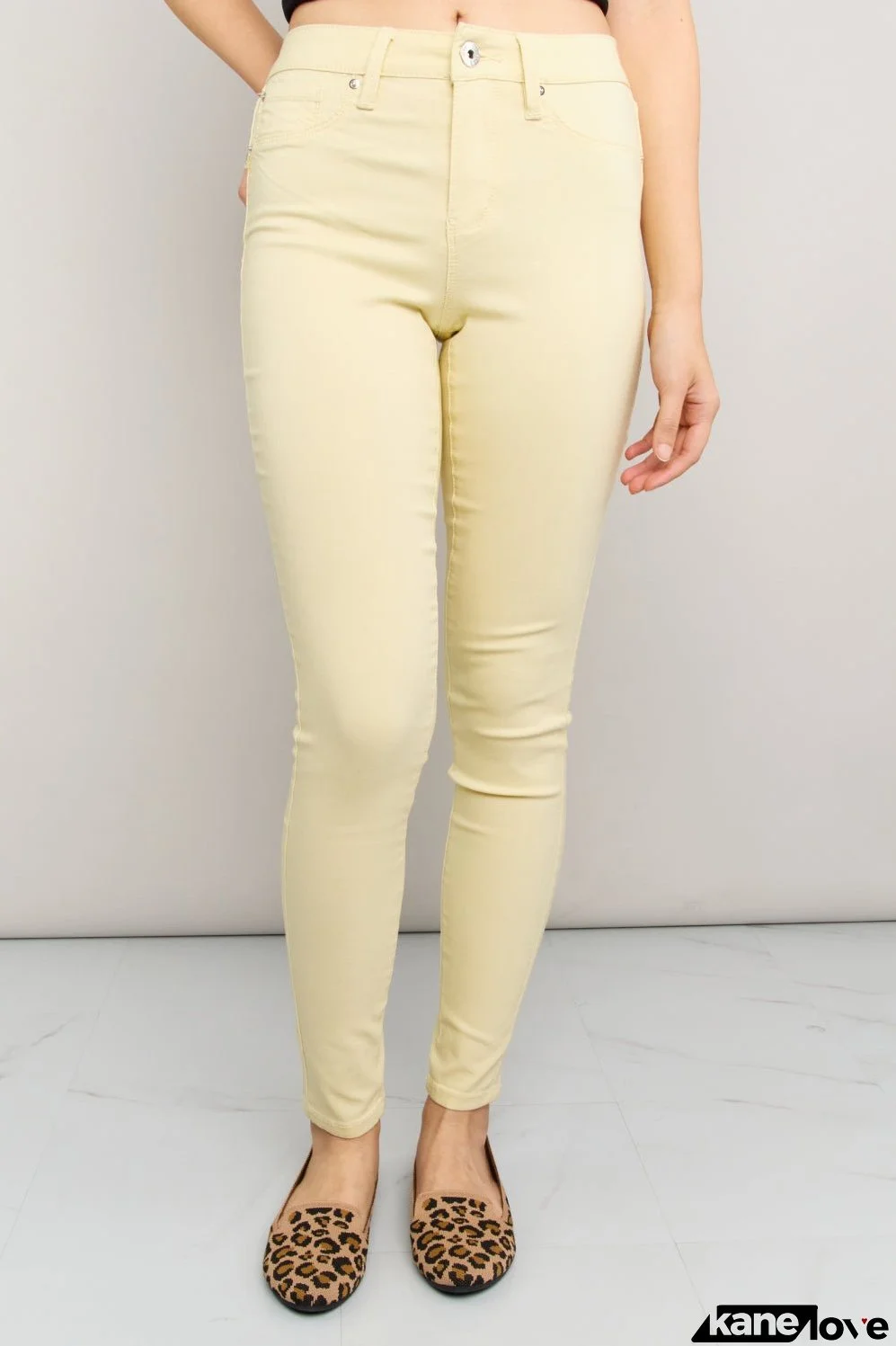 YMI Jeanswear Kate Hyper-Stretch Full Size Mid-Rise Skinny Jeans in Banana Cream