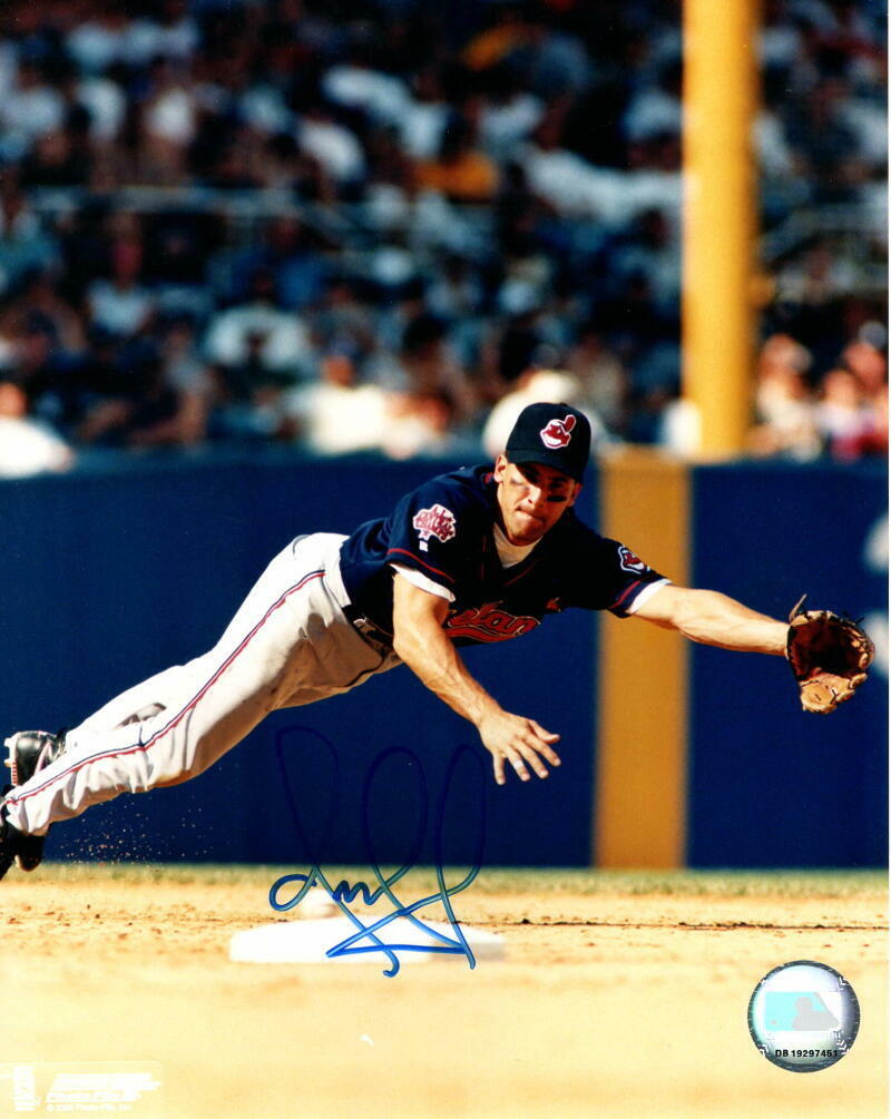 OMAR VIZQUEL SIGNED AUTOGRAPH 8x10 Photo Poster painting - CLEVELAND INDIANS GOLD GLOVE WINNER