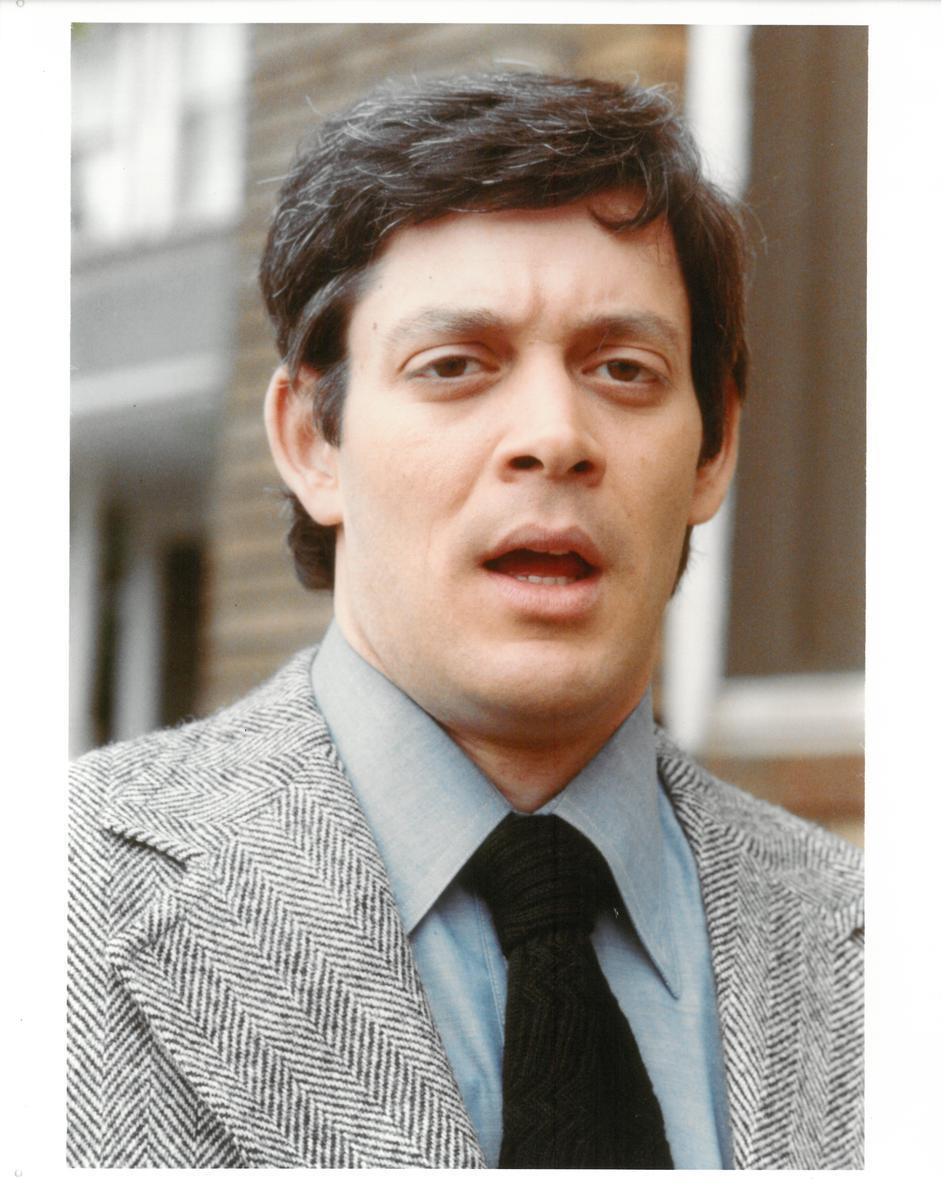 Raul Julia Unsigned Glossy 8x10 Photo Poster painting US#355