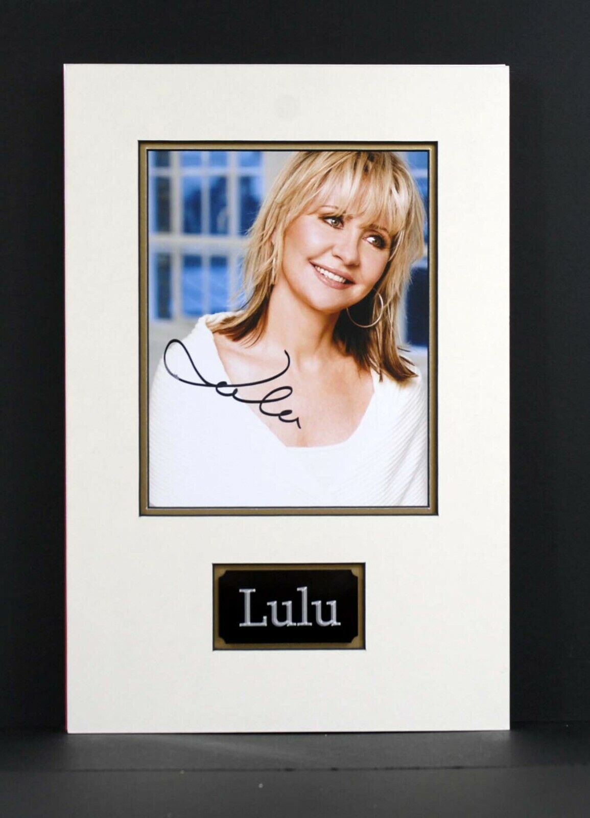 LULU 60s Singer Signed & Mounted 10x8 Photo Poster painting AFTAL RD COA Eurovision Winner