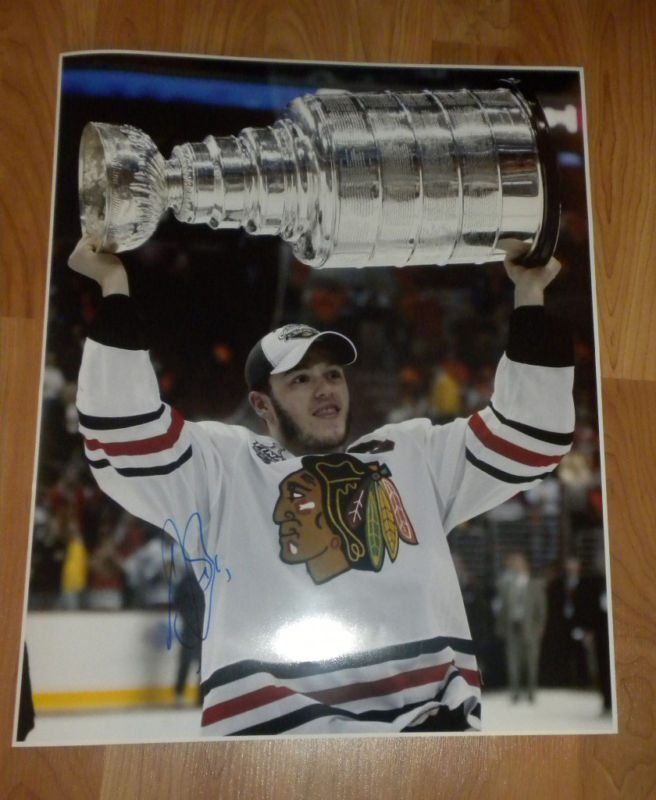 JONATHAN TOEWS 'CHICAGO BLACKHAWKS' STANLEY CUP CHAMP SIGNED 16x20 Photo Poster painting *COA