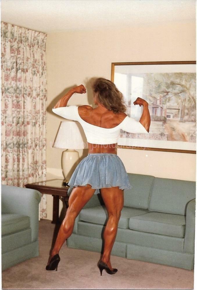 PRETTY GIRL 80's 90's FOUND Photo Poster painting Color MUSCLE WOMAN Original EN 111 1 A