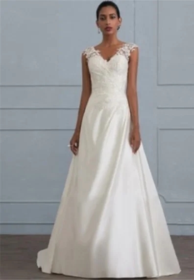 Uveng Uveng New Lace Dress European Wedding Show Low-Necked Large-Size Dress Dress Dress