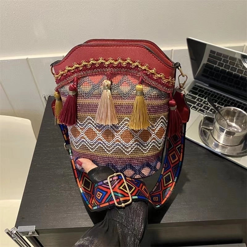Women’s Medium Special Geometric Basic Ethnic Style Tassel Bucket Zipper Bucket Bag