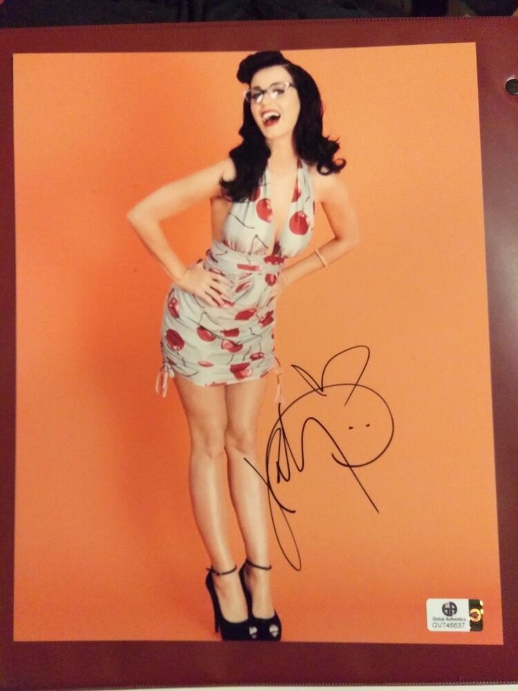 Katy Perry signed 8x10 GAI