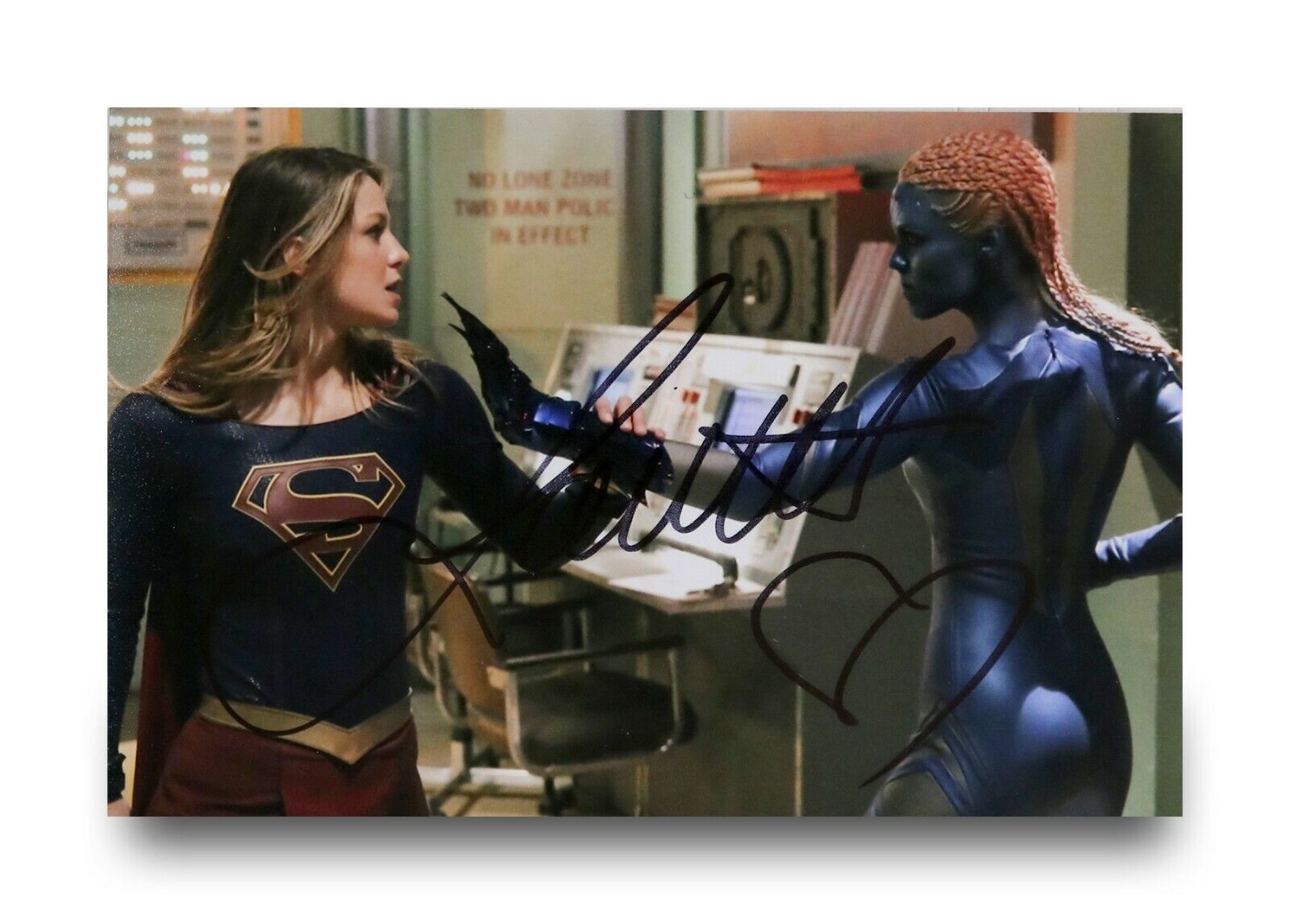Laura Vandervoort Signed 6x4 Photo Poster painting Supergirl Smallville Genuine Autograph + COA